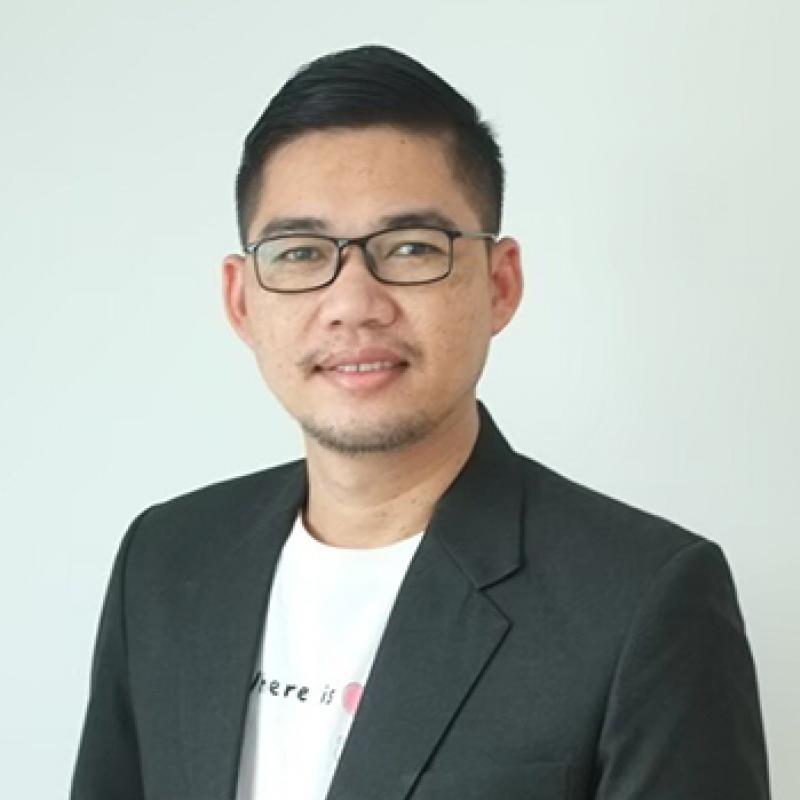 Mr.   Wichaisueg